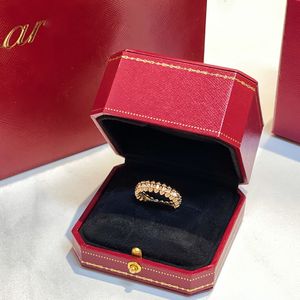 Luxe ontwerper Rivet Nail Diamond Rings Dames Men Roestvrij staal Fashion Trend Brand Striped Ring Paar 18K Gold Verzilverde nieuwe stijl Holiday Jewelry Gift C138