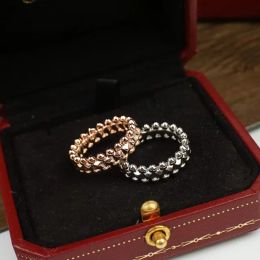 Diseñador de lujo Rivet Rings For Women Men Tendencia de moda de acero inoxidable Ring -Rayado Pareja 18K Gold Silver Plate