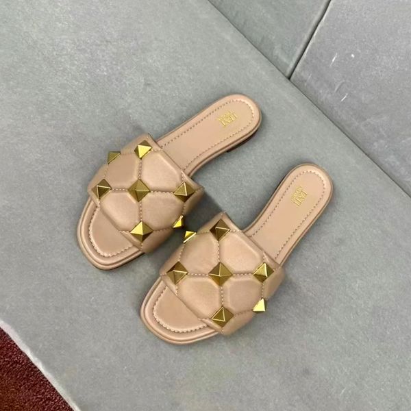 Sandalia de diseñador caliente mujer ROMAN STUD lujo Acolchado piscina de cuero de napa afuera hombres zapato comodidad zapatilla plana envío rápido remache dama diapositiva