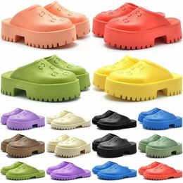Plataforma de sandalia de diseñador de lujo tobogán de mula top slipper mujeres de 12 colores zapatos casuales zapatos de marca plana toboganes de goma de piscina de verano
