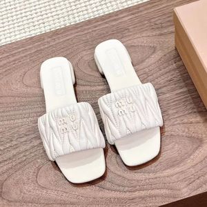 Designer slipper vrouw mannen sexy luxe Gematelasseerd nappaleer slides Zomer sandaal strand outdoor mode casual schoenen met doos