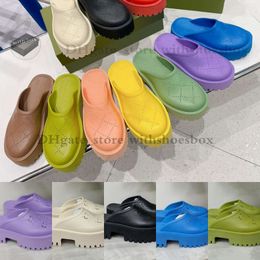 Sandalias de diseñador de lujo para hombres, mujeres, clásico, floral, diapositivas sólidas, pisos, chanclas, equipo, parte inferior gruesa, plataforma de goma alta, letra de playa, agujero, crocscrocsshoes mocasines