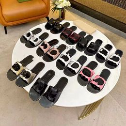 Sandales de créateurs de luxe diapositives de pantoufles Interlocking G Cut-out Slide Sandal Millennials Cuir véritable semelle en caoutchouc en cuir taille 35-43
