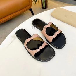 Sandales de créateurs de luxe diapositives de pantoufles Interlocking G Cut-out Slide Sandal Millennials Cuir véritable semelle en caoutchouc en cuir taille 35-43 1.25 01