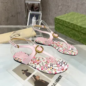 Sandales de créateurs de luxe femmes fond plat en cuir imprimé clip orteil chaussures habillées décontractées avec boucle en métal décoration bride à la cheville boucle chaussure d'usine