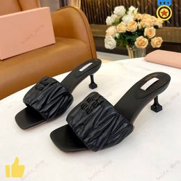 Sandales de créateurs de luxe sandales à talons hauts pour femmes pantoufles de nuage à talon mince classique en cuir véritable M
