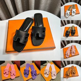 Sandalias de diseñador de lujo Zapatillas de mujer Cuero Plano Tacones bajos Damas Mujer Habitación Hogar Clásico París Casa Diseño Sandale Negro Blanco Marrón Rosa Diapositivas Mujer Sliders