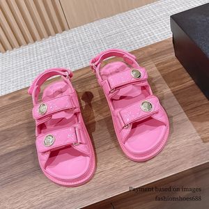 Luxe designer sandalen dames zomer flat 2024 Nieuwe wijn rood lederen veelzijdige sport buiten mode roman one line buckle dames schoenen maten 35-42+doos