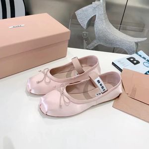 Designer de luxe Sandals Yoga Dance Shoe Silk Miui Bow Loafer High Quality Womens Chaussures robes plates Sexy Walk Summer Fashion Low Ballet Casual Ballet Shoe Outdoor avec boîte