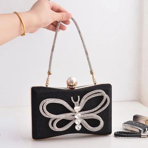 Luxe ontwerper Satijnen Diamant Square Bag Crystal Glanzende Strierachtige Bow Evening Dinner Party Bling Clutch Purse Schouder 240429