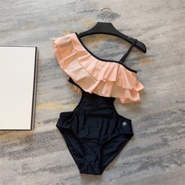 Diseñador de lujo Traje de baño sexy Conjunto de bikini sólido Traje de baño con volantes Trajes de baño textiles Ropa de playa Traje de baño para mujeres