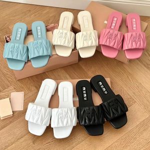 Nieuwe stijl Matelasse Casual schoen Sandaal Slipper Loafer Sexy Women Sliders Pool Mans Luxe Designer Outdoor Flat Napp Lederen Summer Mule Sandale Gift Box