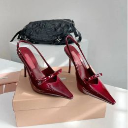 luxe designer schoenen Bordeaux Pumps dames hakken Lakleer Slingback met gespen Enkelbandje Kitten hakken Sandaal Naaldhak Avondjurk Schoen dames