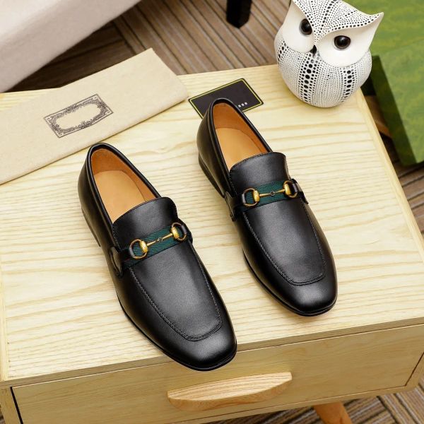 Chaussures de créateur de luxe hommes mocassins en cuir véritable hommes chaussures habillées de créateur de mode sans lacet chaussure de mariage marron noir