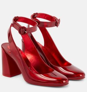 Zapatos de diseñador de lujo Sandalia roja Miss Sab Bombas de cuero satinado de 85 mm Zapatos de verano con tirantes en la espalda Sandalias de tacón en bloque Vestido de fiesta de bodas