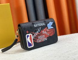 Diseñador de lujo bolso de hombro hombres mujeres Studio Basketball mundo bolso en relieve flores letras bandolera bolsos de noche de mensajero de moda de alta calidad