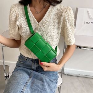 Sac à épaule de concepteur de luxe PU Le cuir tofu petit sac carré mini les femmes tressé le sac à corps cross