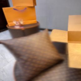 Luxe designer bewegwijzering kussensloop kussenhoes topkwaliteit PU materiaal klassiek drukpatroon 40 40 cm voor huisdecoratie thr270Q