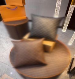 Luxe designer bewegwijzering kussensloop kussenhoes topkwaliteit PU materiaal klassiek patroon 4040cm voor huisdecoratie sierkussen5504258