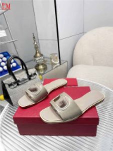Designer de luxe Signature femme vlogo coupé veau de diapositive sandales bronzer en or plate talon sandales découpées de sandales de chaussures avec boîte