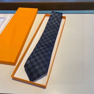 Designer de luxe Cravates en soie Hommes Costume d'affaires Cravate Damier Design Noir Bleu Gris Soie Cravate Classique Beaux Accessoires 7 cm de large