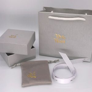 Caja de regalo de joyería de plata de diseñador de lujo, conjunto de bolsa de regalo con logotipo de letra dorada, collar, pulsera, pendiente, anillo