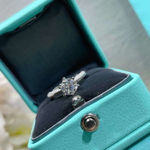 Luxe ontwerper zes klauwen moissanite ringen vrouwen mannen hoge kwaliteit 925 sterling zilveren mosan diamant ringen modetrend paar verlovingsringen sieraden cadeau