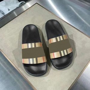 Sandale de designer Vintage Sliders Femmes Hommes Caoutchouc Mule Slide Outdoor Casual Chaussure Summer Mule Doux et confortable Tartan Plat Slipper Beach Pool Sandale Sliders