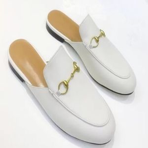 Designer de luxe Slide Pantoufles Sandales d'été Hommes Plage Intérieur Plat Tongs En Cuir Dame Femmes Mode Classique Chaussures Dames Taille 35-45 avec boîte AAAAA