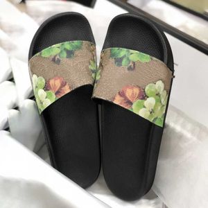 Nuevo diseñador Diapositivas Chanclas Sandalias Hombre Mujer Zapatilla Verano Sandalias resbaladizas planas y anchas Zapatilla Chancleta con caja Tamaño 36-46 NO010