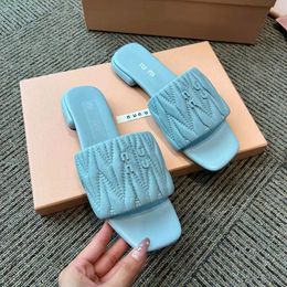 leer slides vrouw designer pantoffel luxe heren nappa Letter klassiek zomer buiten zwembad strand Macaron met doos topkwaliteit platte sandaal dame