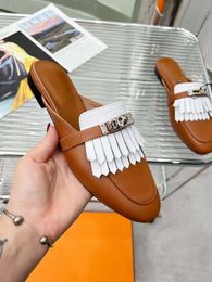Zapatillas de diseñador de lujo Galvanizado 18k oro blanco sandalias de borla de cuero genuino Zapatos casuales de negocios Zapatos de cuero mujeres tacones altos zapatos para correr zapatillas de deporte