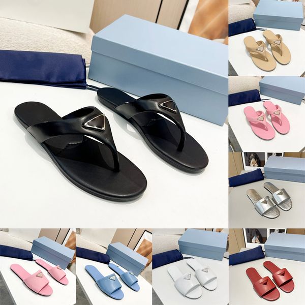 Les pantoufles de concepteur de luxe glissent les tongs en cuir des sandales des sandales glissages marques triangulaires inversées Lady Fashion Trend Room Shoes Flat Pantoufles Claquettes