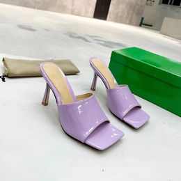 Pantoufles design de luxe en cuir sexy sandales à talons hauts polyvalentes sliders coureurs en mousse tailles 35-42