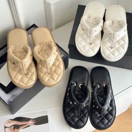 Zapatillas de diseño de lujo, diapositivas de primera categoría, chanclas para mujer, sandalias de verano, zapatos planos, letras de flores de metal, zapatos de playa de cuero de amor, cajas de cordones para vacaciones