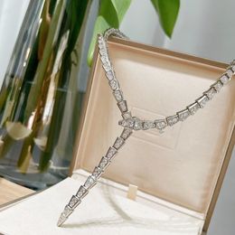 Luxe Designer Spirit Snake Diamanten Hanger Kettingen Top V Goud Volledige Zirkoon Slang Vorm Ronde Choker Voor Vrouwen Sieraden Met Doos Party Gift Bruiloft Liefhebbers