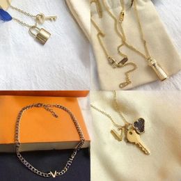 Diseñador de lujo de acero inoxidable 18K chapado en oro para mujer Amor Collar de oro Gargantilla Collares pendientes Cadena Accesorios de joyería de boda Regalo de moda w5ev #