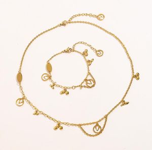 Diseñador de lujo Conjuntos de joyas de acero inoxidable Pulsera Pulsera Collar Cadena Marca de moda Carta Collares pendientes 18K Pulseras chapadas en oro Regalo de Navidad