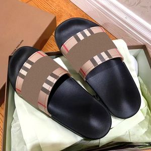 wholesale Para mujer para hombre Diseñador zapatilla sandalia viajes al aire libre Mulas Zapato casual de goma Playa clásico Diapositiva sandalia plana de tartán Piscina de verano diapositivas de lona Chanclas