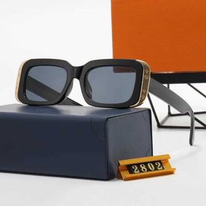 Gafas de sol de diseñador de lujo para mujeres y hombres Modelo de moda Protección UV 400 especial Marco de doble haz Gafas de sol ciclónicas superiores al aire libre