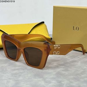 Luxe designer zonnebril voor vrouwen Cat Eye Unisex Beach Vintage Frames Design With Case zeer goed Nice WW