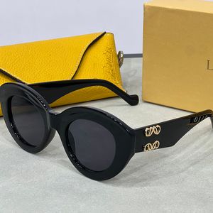 Gafas de sol de diseño de lujo para mujer Gafas de ojo de gato con estuche Diseño de marco irregular Gafas de sol Conducción Viajes Compras Ropa de playa Gafas de sol