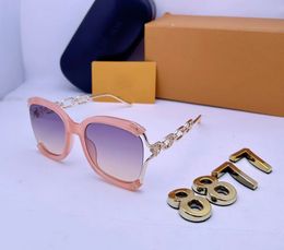 Lunettes de soleil de créateurs de luxe pour femmes attitude de mode UV400 Protection Lens carré Cadre complète Gold Colded Side Logo Gold Sunglasses Nouveau Come With Box8877