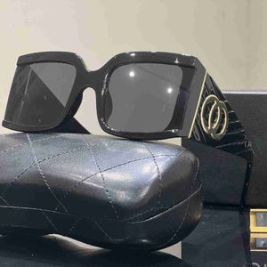 Gafas de sol de diseñador de lujo para mujeres Gafas de sol de lujo Hombres populares Mujeres Goggle Mujeres Anteojos Marco Vintage Metal Gafas de sol La mejor calidad T75W