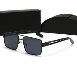 Diseñador de lujo Gafas de sol para mujeres Hombres Anteojos Montar al aire libre Marco de metal Moda Classic Lady Gafas de sol Espejos con caja