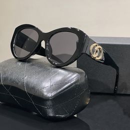 Designer de luxe lunettes de soleil homme lunettes de soleil en plein air cadre en métal mode classique dame Protection solaire lunettes miroir unisexe beau cadeau