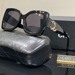 Gafas de sol de diseñador de lujo Gafas de sol rectángulos de mujeres unisex Goggle Gafas Sun Gafas Retro Marco de lujo UV400 con caja 2024