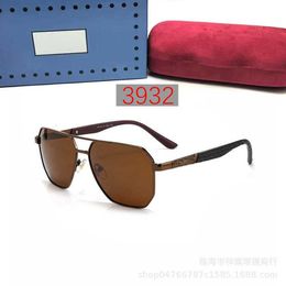 Gafas de sol de diseñador de lujo Nuevos de moda polarizados para hombres y mujeres Red Shooting Street Street Gafas de sol 3932 Conducción turística