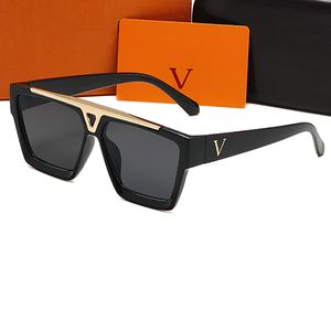 Lunettes de soleil de luxe Designer Femmes Hommes Classics Beach Shading Protection UV Lunettes avec boîte Vacances Voyage Mode Lunettes de soleil Cadeau