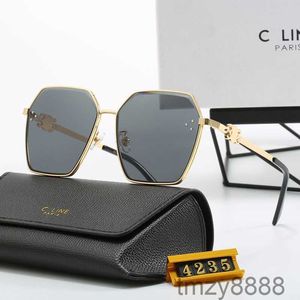 Gafas de sol de diseñador de lujo para mujer Triomphe Gafas de marco fino y transparente Diseño personalizado Gafas de conducción Playa polarizadas con estuche K7IN